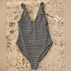 Skatie One Piece Amanda x Beverly Hills NWT